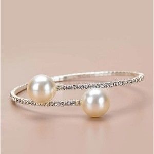 💎💞Rhinestone & Pearl Cuff Bracelet!
